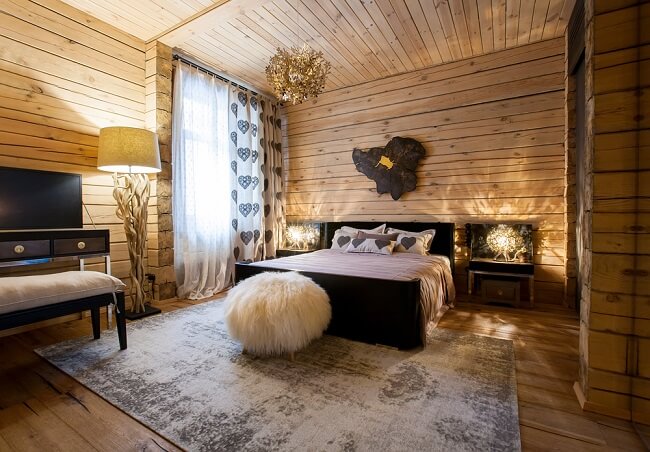 Landelijk romantisch interieur in de slaapkamer