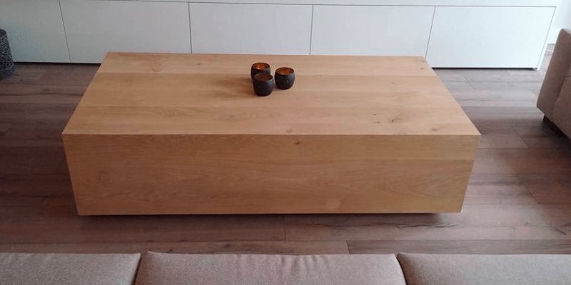 Blokvormige houten salontafel