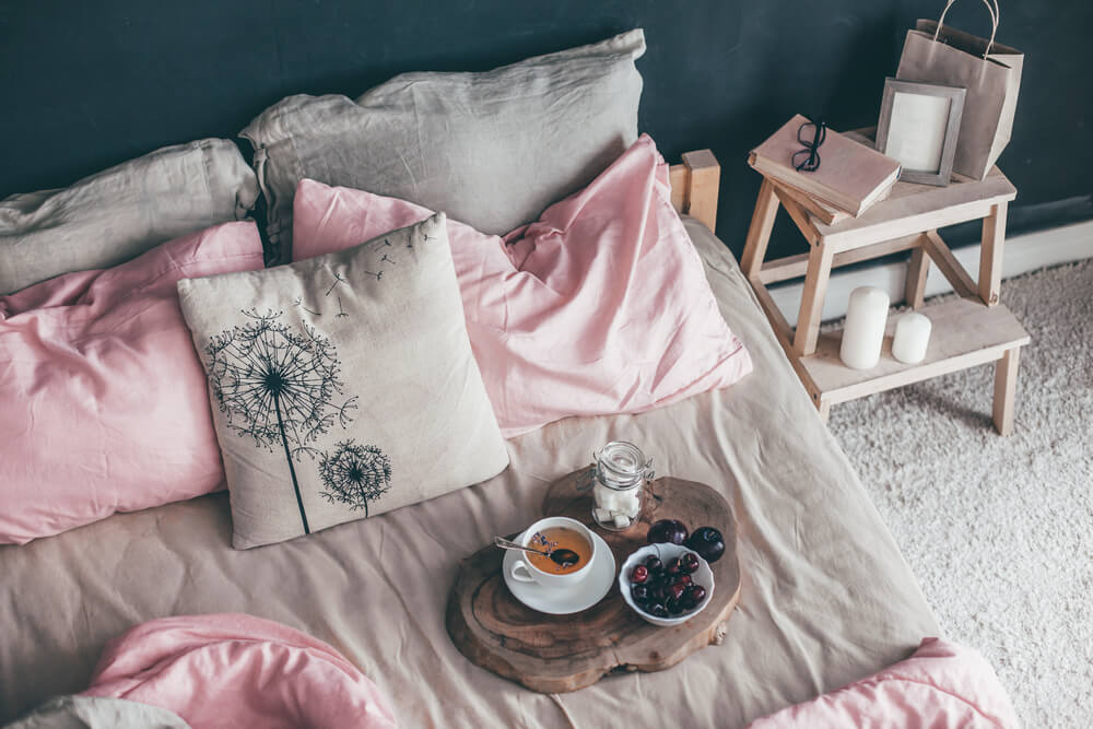 Met deze tips geef je je slaapkamer een romantische look