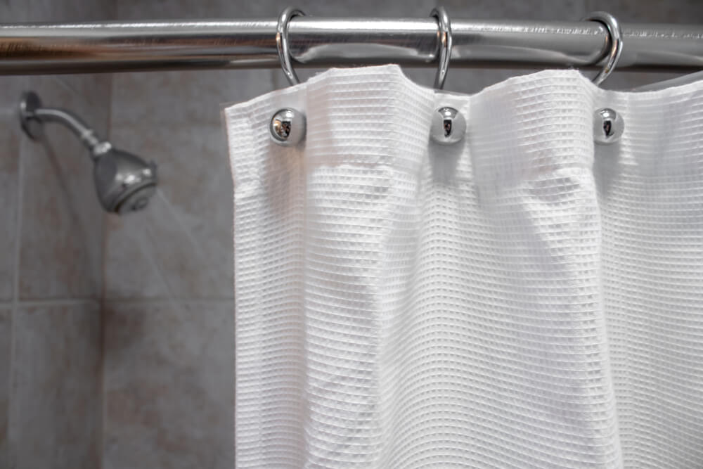 Het juiste douchegordijn vinden voor de badkamer? Zo pak je het aan!