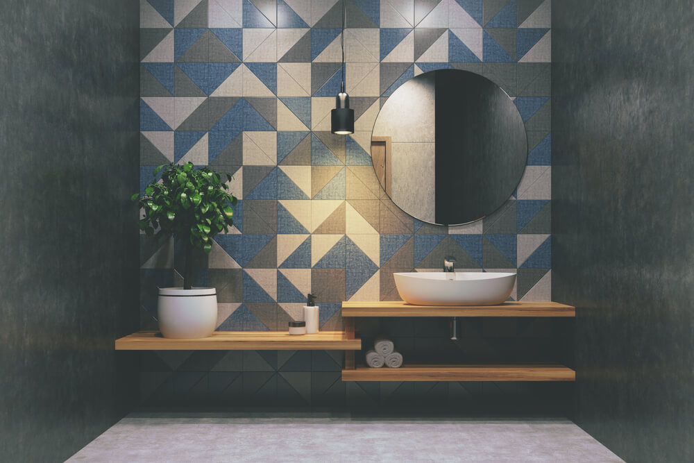De badkamer gezellig maken: unieke tegels aan de muur
